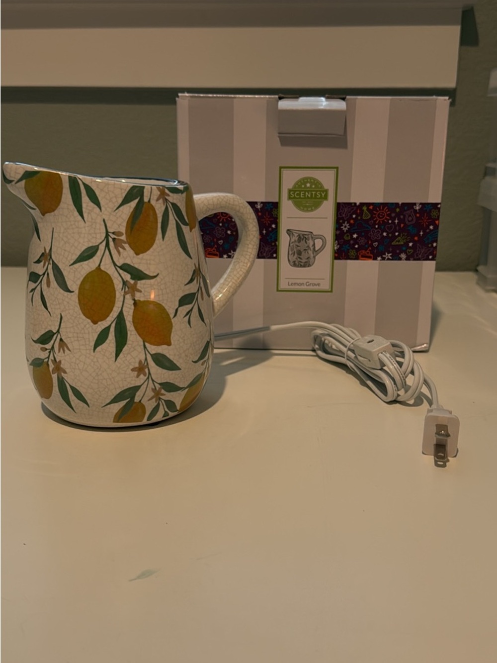 Scentsy Lemon Grove Ceramic Pitcher Warmer in White, Yellow & Green